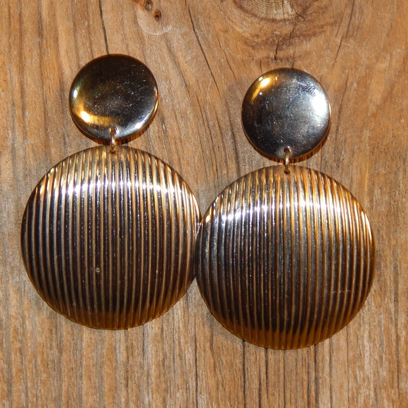 Vintage Jewelry - <3  Gold Statement Earrings   <3
